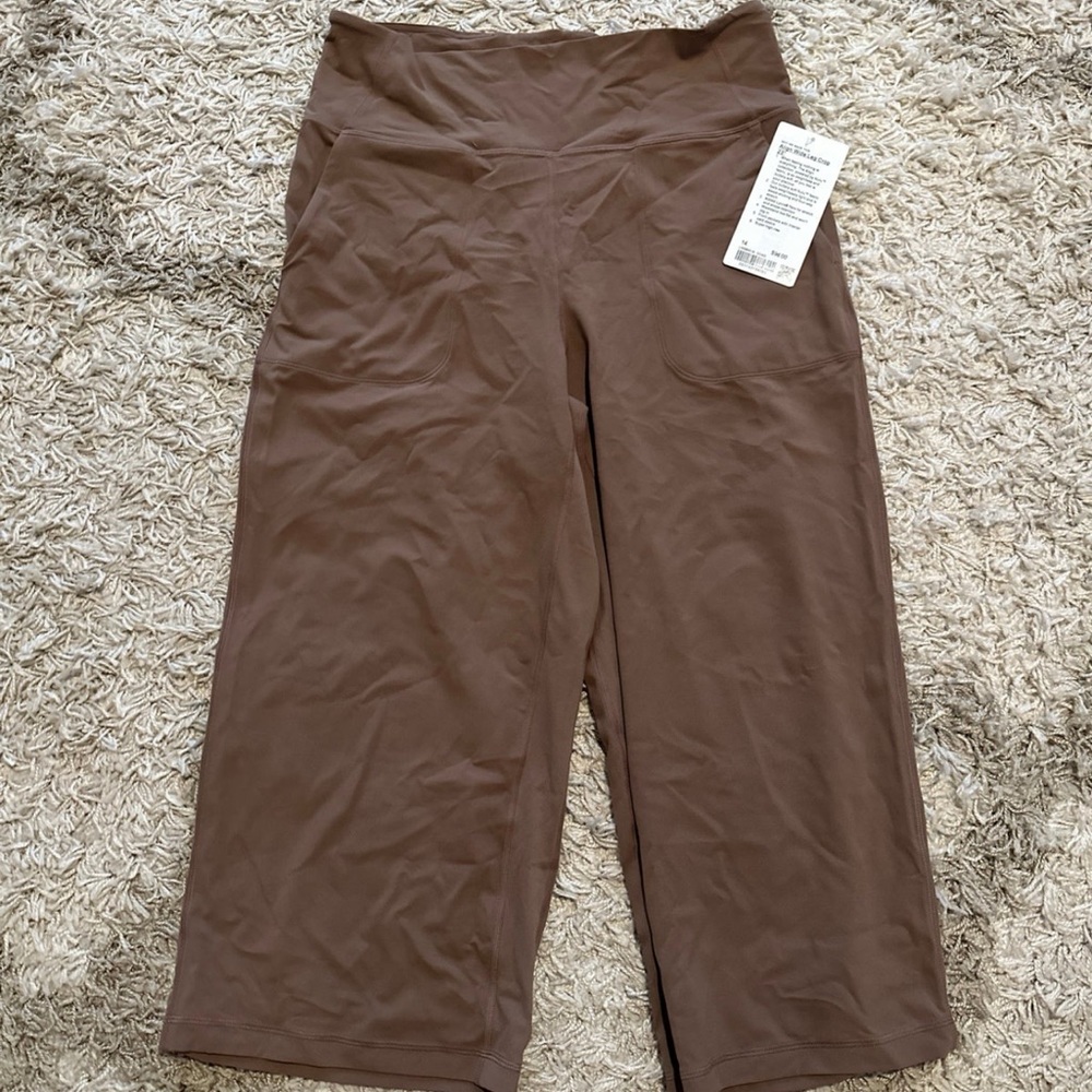 Size 14 NWT lululemon crop 23 inch